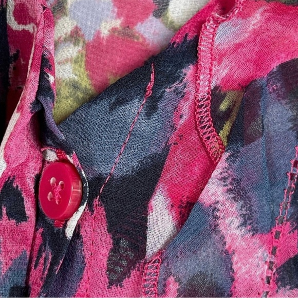 CHICO’s Floral Chiffon Ruffle Semi-Sheer Blouse in Pinks/White/Black Size 3 (16) - Picture 4 of 9